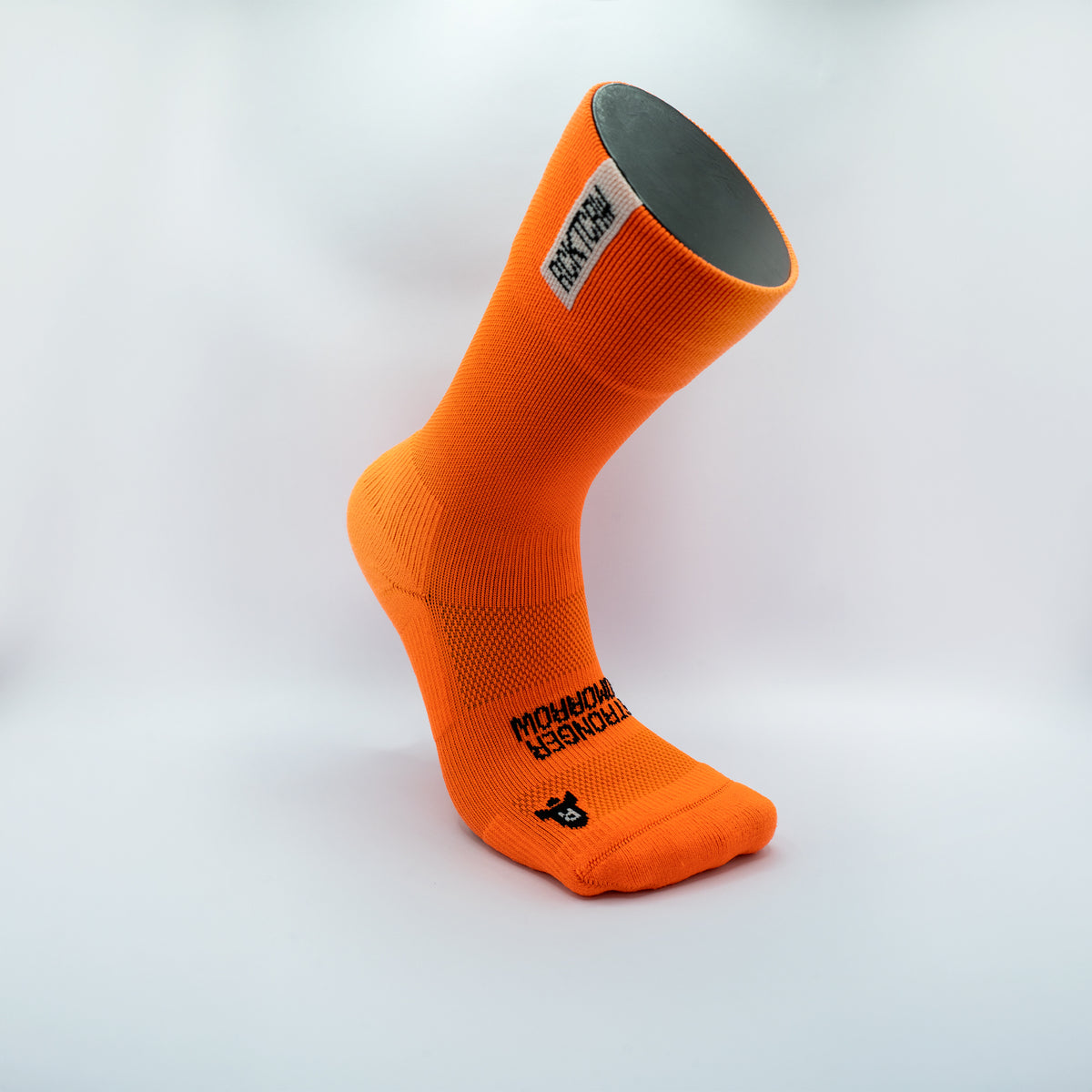 RCKT Neon Orange – atmungsaktive Laufsocken mit gezielter Kompression