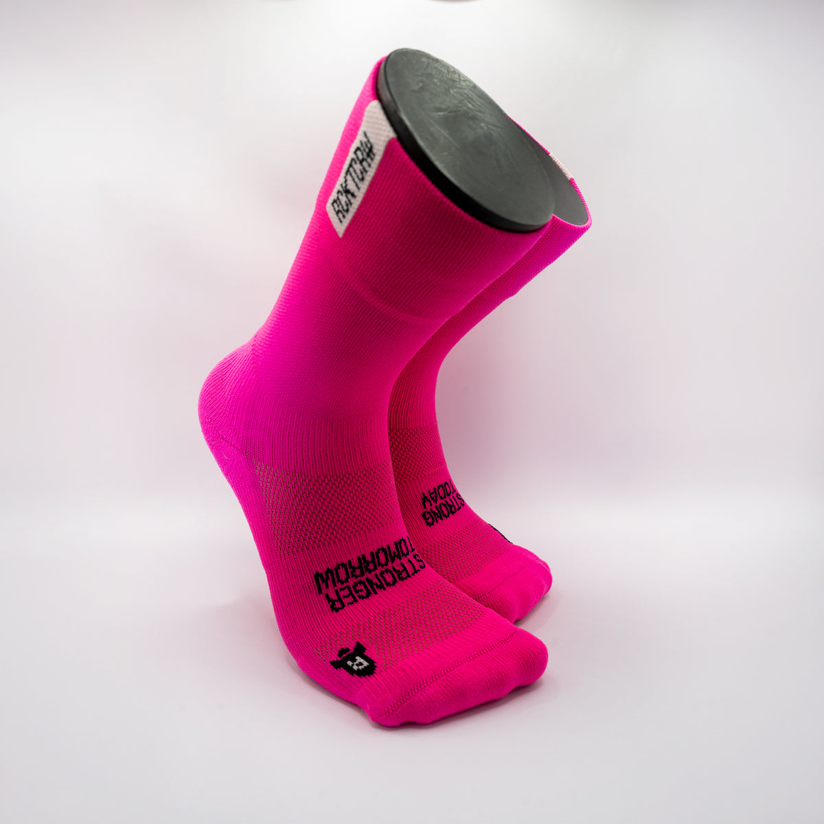RCKTCRW Neon Pink – minimalistische Laufsocken